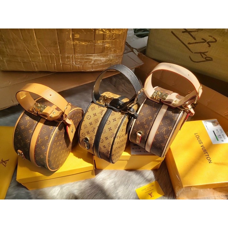 Túi quai xách tròn khoá bấm