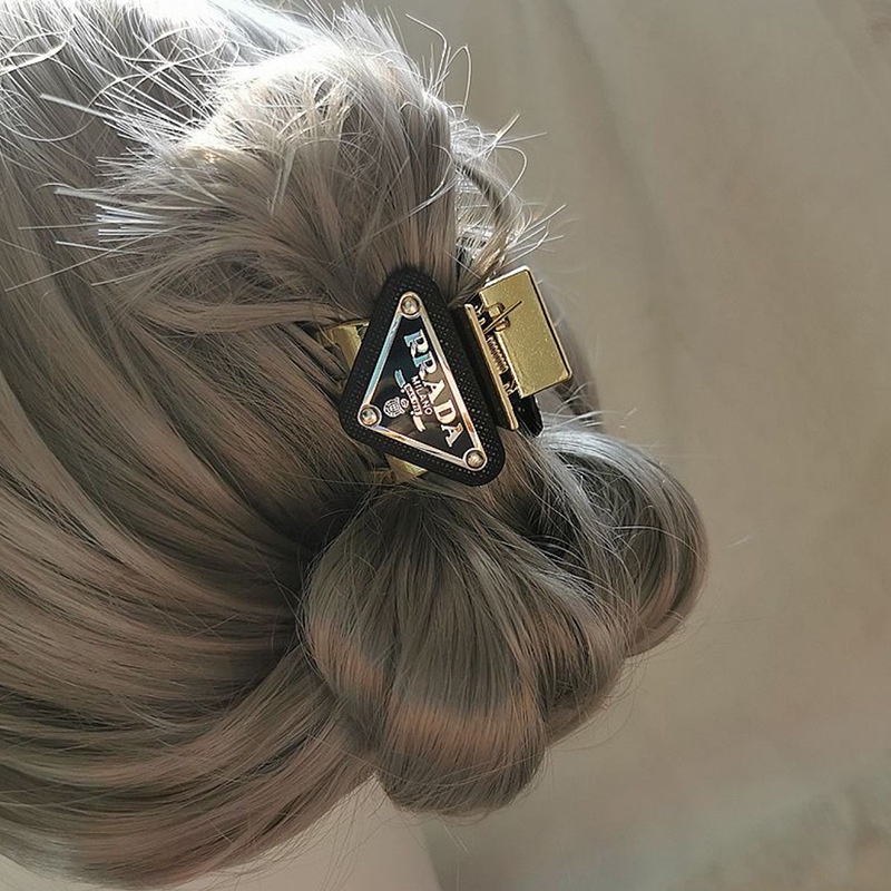 Kẹp Tóc Mini Bằng Kim Loại Hình Tam Giác In Chữ Thời Trang Dễ Phối Đồ