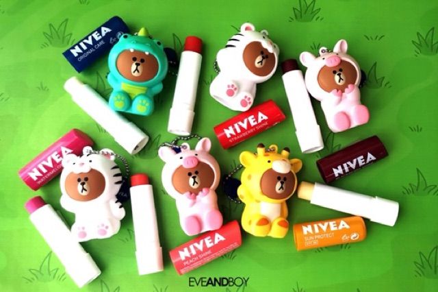 Son dưỡng Nivea Line Friends hương Đào Tặng kèm ốp son (Phiên bản LINE giới hạn) | BigBuy360 - bigbuy360.vn