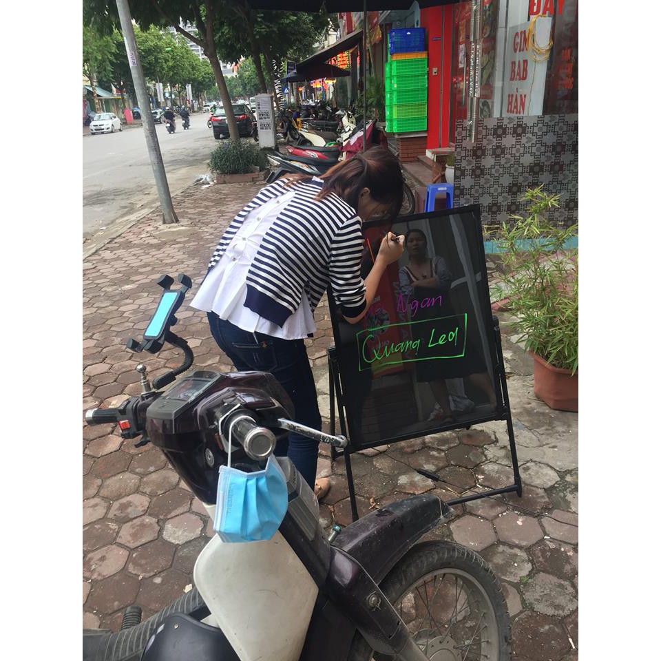 Bảng LED Viết Tay Di Động 60x80 (Giá Đỡ 2 Chân Chữ Nhật)