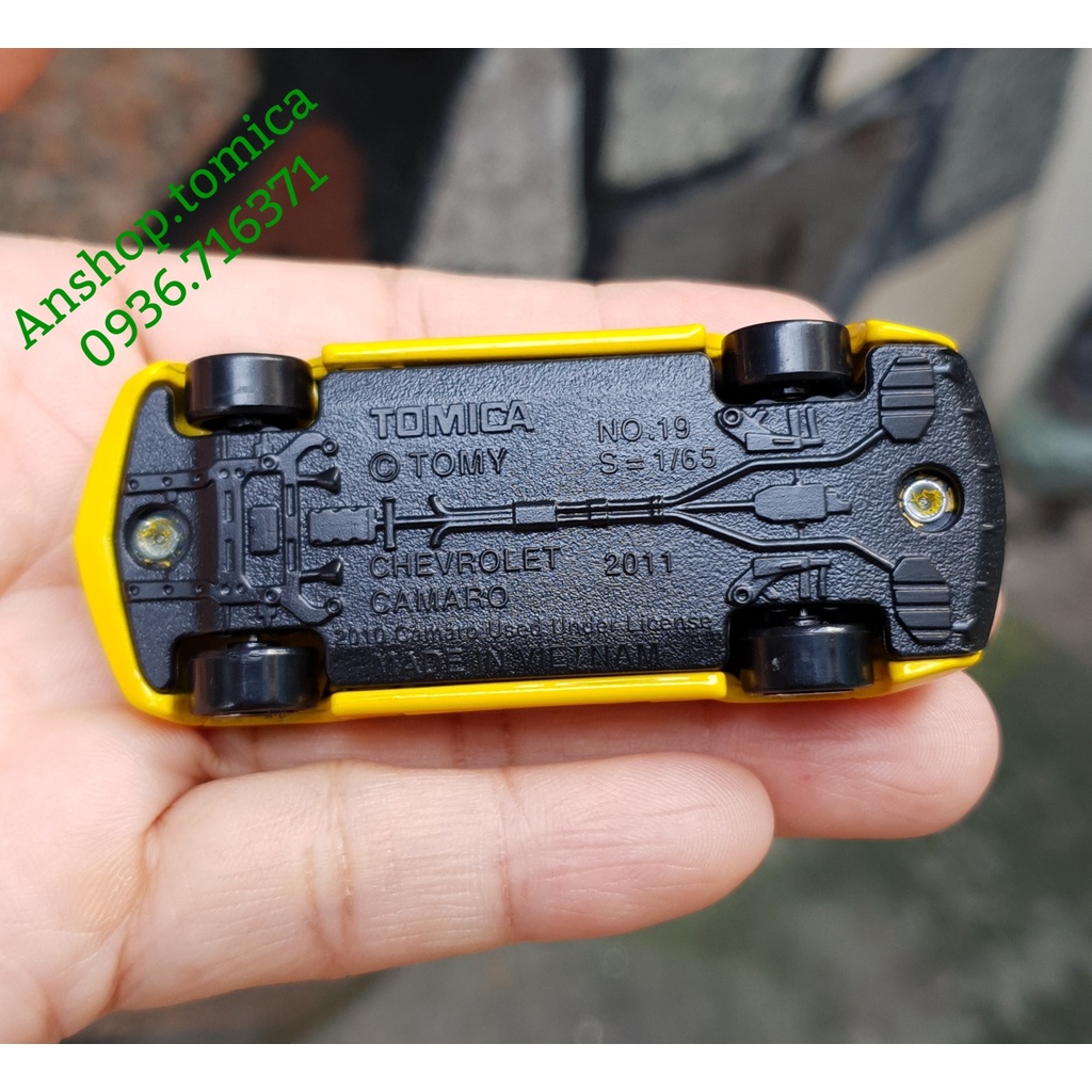 Mô hình siêu xe màu vàng mở được cửa tomica Nhật Bản