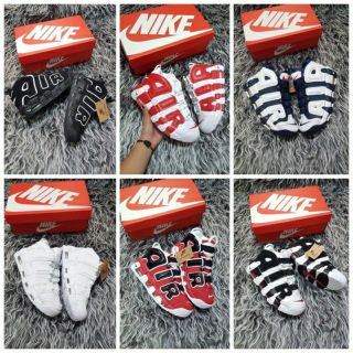 Giày Uptempo trắng chữ đen