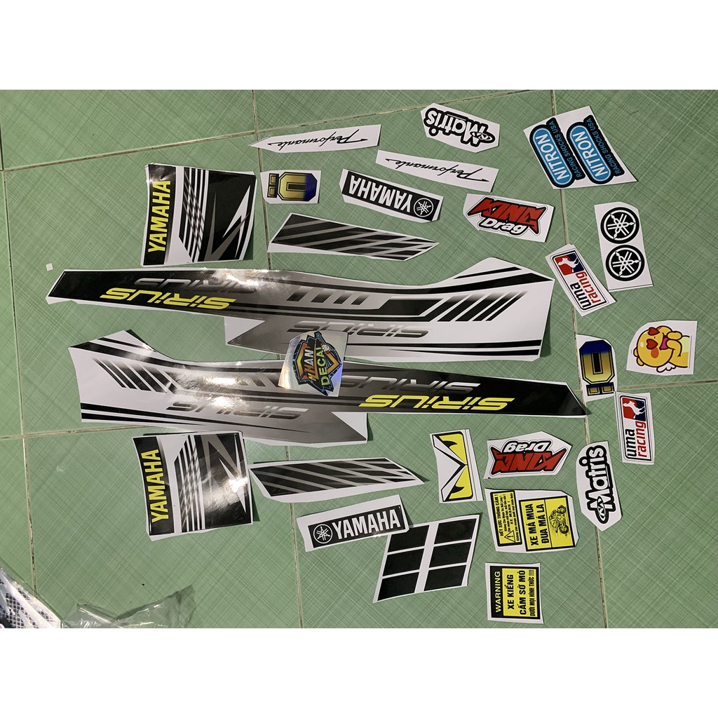 Tem sirius 110 trắng đen