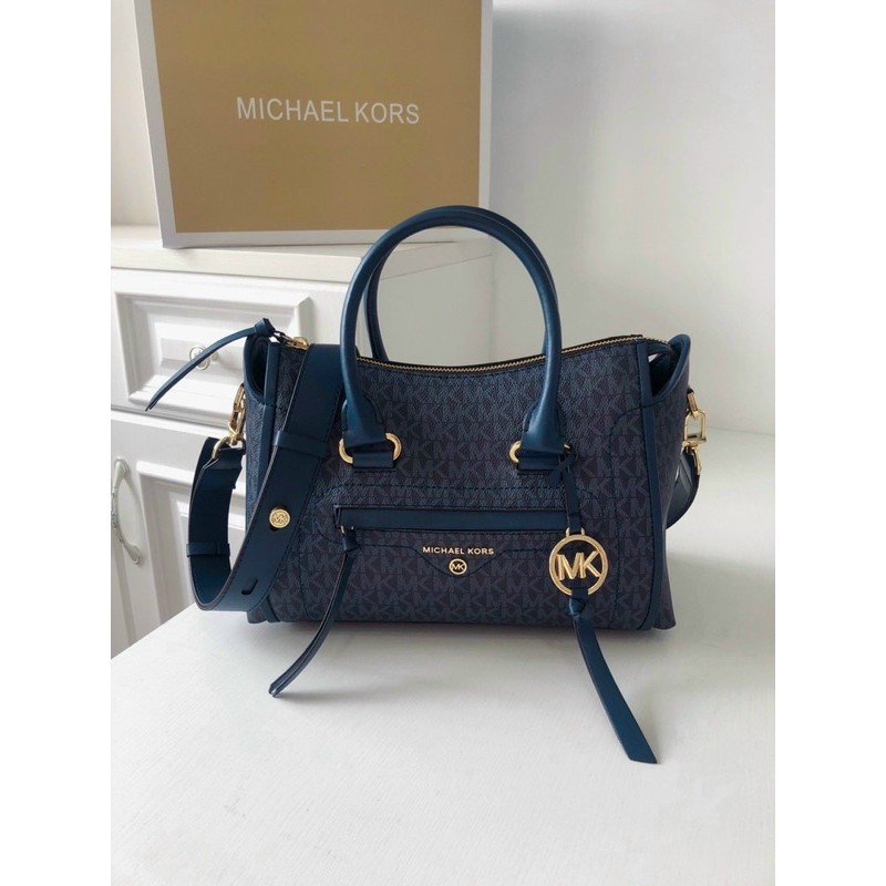 Túi Mk Carine pebble blue logo