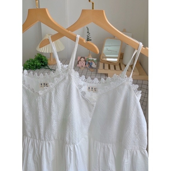 Váy 2 dây trắng trơn đi biển đi chơi viền ren form babydoll xoè độc lạ. Đầm babydoll 2 dây cổ tim thô đũi viền ren.
