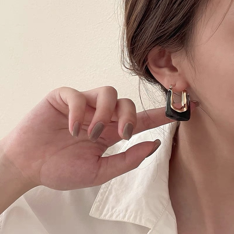 Khuyên Tai Hình Chữ U Bằng Nhựa Hợp Kim Thời Trang Cho Nữ