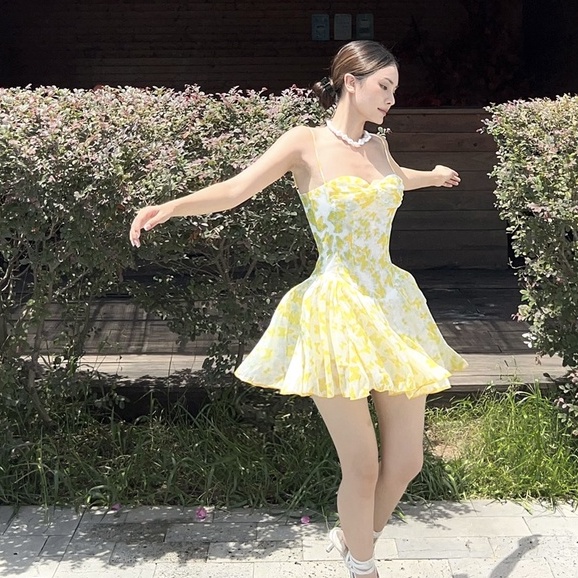 Đầm hai dây cúp ngực họa tiết bướm ONONMADE Butterfly Carolina Mini Dress