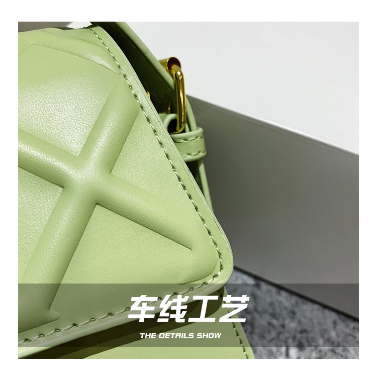 Túi đeo chéo JASMIN NOIR họa tiết kẻ sọc có khóa chần bông dành cho nữ