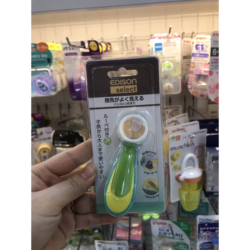 Bấm móng tay có kính lúp cho bé The First Years American Red Cross Deluxe Nail Clipper with Magnifier