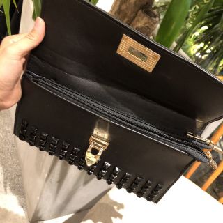 Ví cầm tay nạm đinh