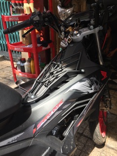 Baga giữa xe sonic màu đen