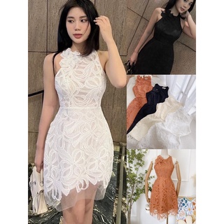 Đầm ren sát nách kèm hoa