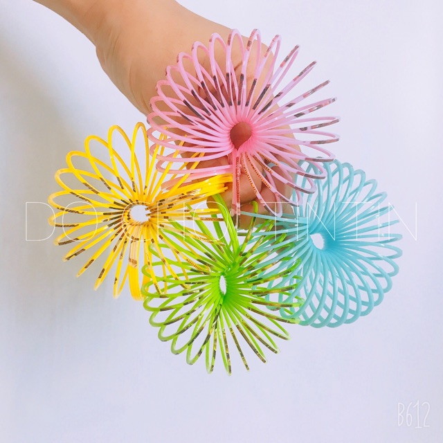 Đồ chơi lò xo nhiều màu
