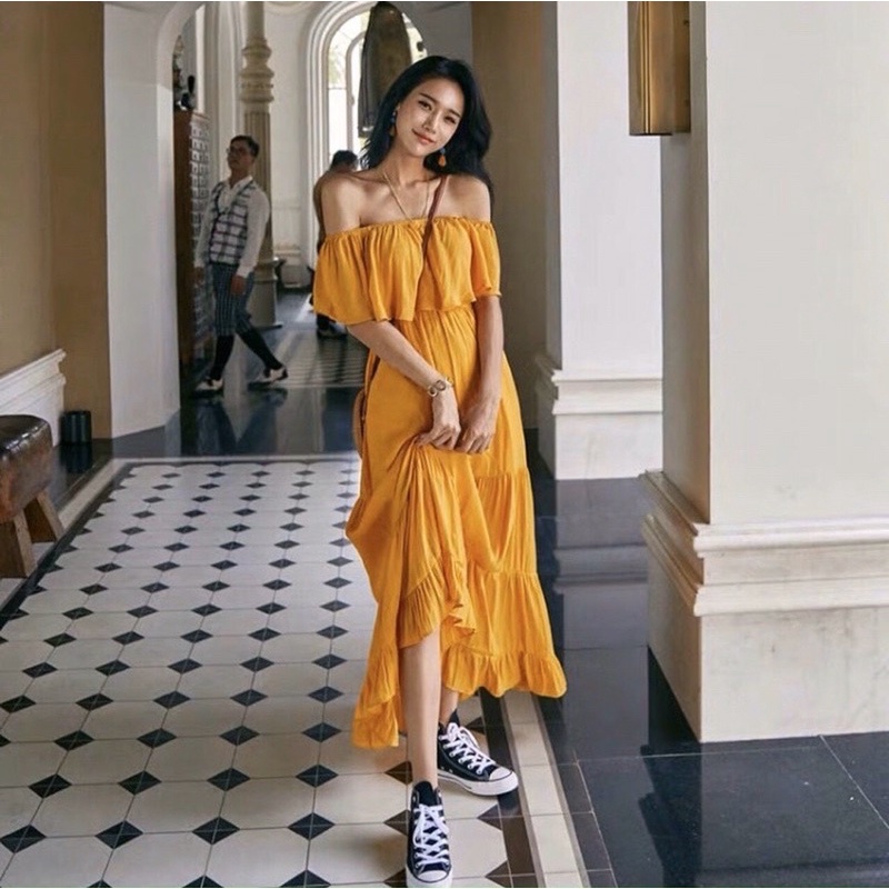 Đầm maxi trễ vai màu vàng. Voan loại 1. Có hình khách mặc