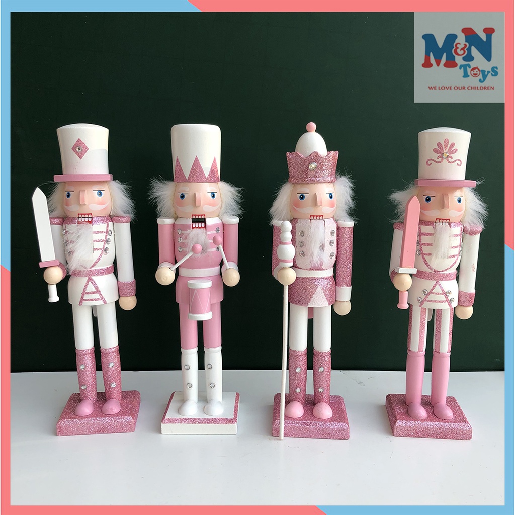 Bộ 4 Mô Hình Chú Lính Chì Gỗ Màu Hồng Decor Trang Trí Giáng Sinh - Noel Cao 30cm hoặc 23cm