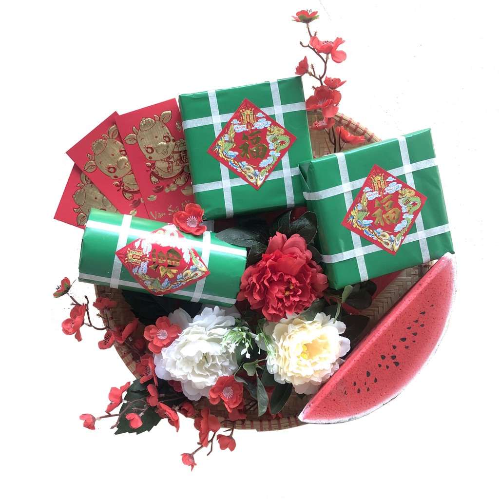 Mẹt tre đựng bánh chưng, bánh tét dưa hấu kèm phụ kiện trang trí Tết