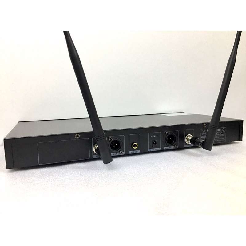 Micro Không Dây M668 Ultra Có Tự Ngắt, Dò Sóng Khỏe.Chuyên Karaoke Gia Đình, Phòng Trà, Quán Hát..