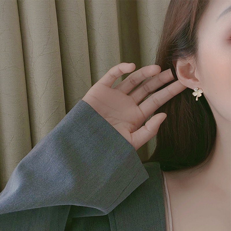 XiaoboACC Bông Tai Mạ Bạc 925 Hình Hoa May Mắn Đính Đá Opal Dễ Thương Cho Nữ