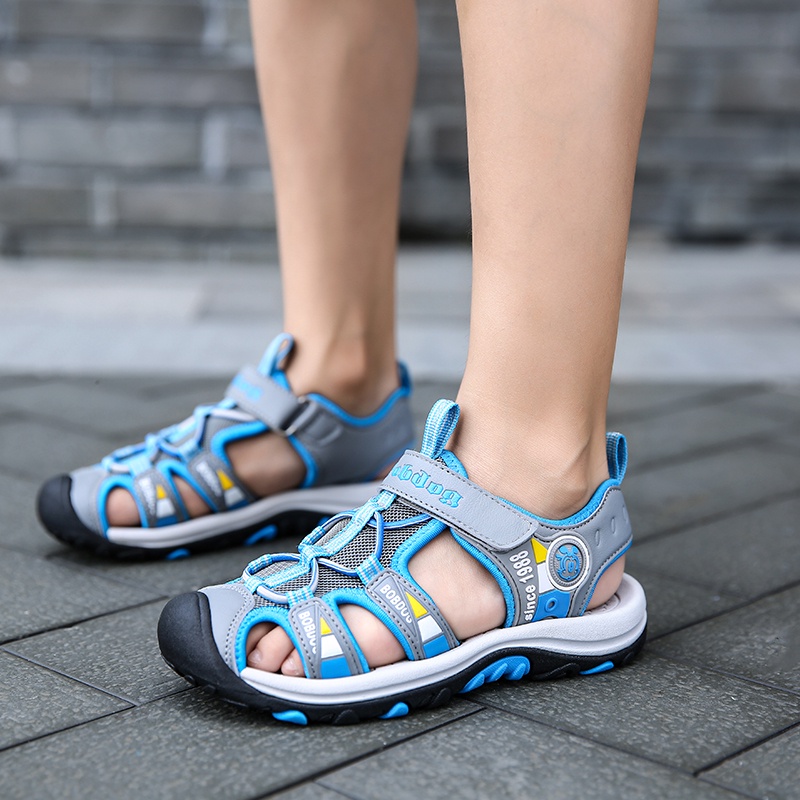 Giày sandal cho bé trai Bobdog siêu nhẹ và êm chân với kiểu mũi bít cho bé 5 đến 12 tuổi