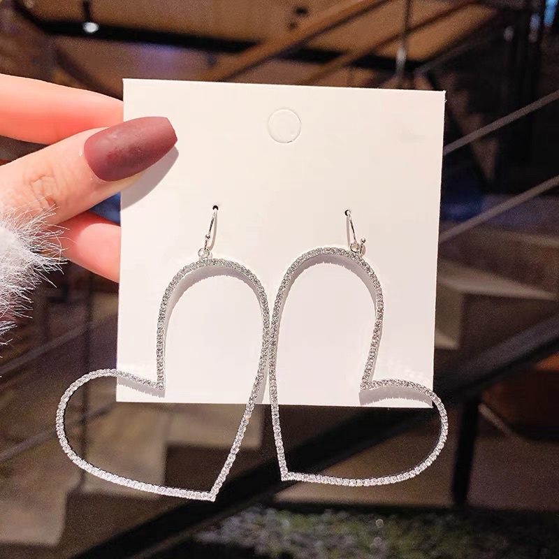 Khuyên tai hình trái tim đính đá - Maben