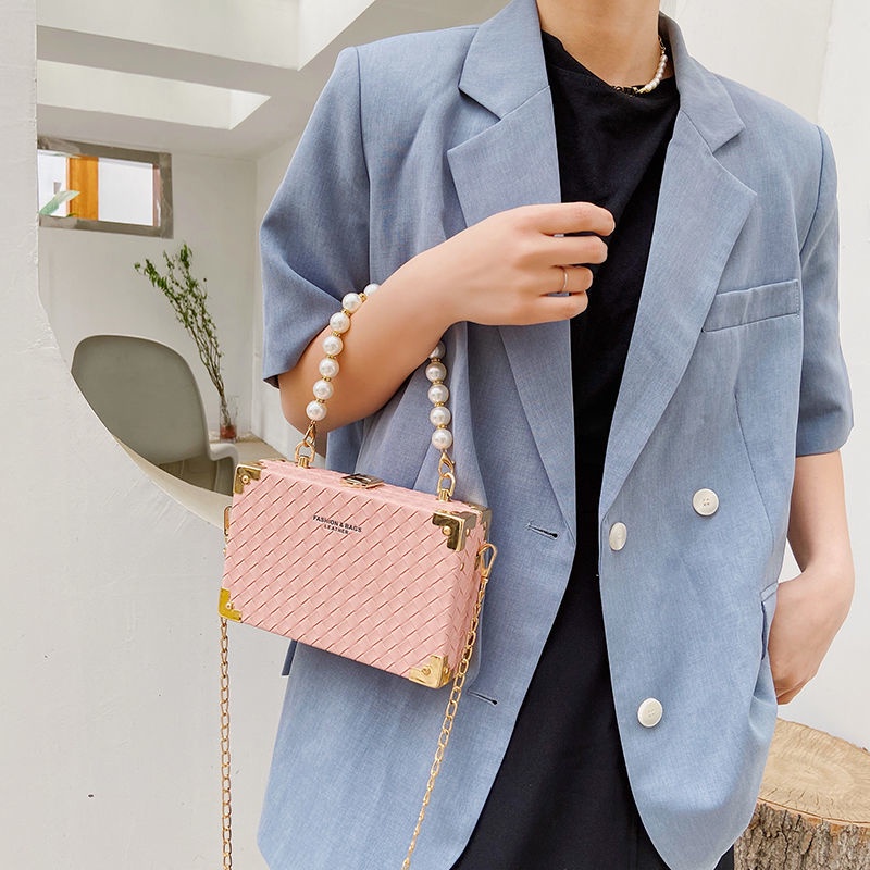 Túi Đeo Chéo Hình Vuông Cỡ Nhỏ Đính Ngọc Trai Phối Dây Xích Thời Trang Sang Trọng Cho Nữ