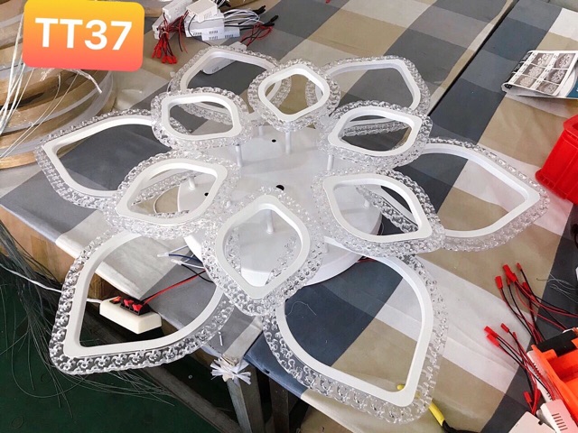 ĐÈN ỐP TRẦN - ĐÈN TRẦN PHA LÊ 12 CÁNH SEN PHA LÊ CÓ BẢO HÀNH