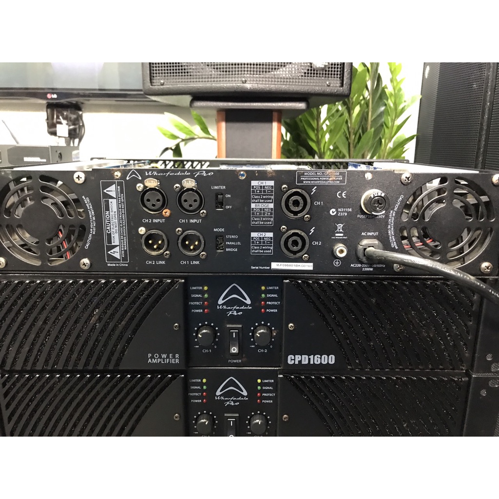 Cục đẩy công suất bãi Wharfedale CPD1600 hoạt động 2 kênh với mức công suất 400W x 2 với kênh 8 Ohms Stereo