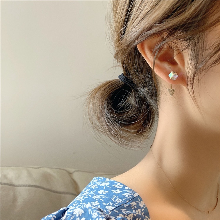 Bông Tai Hình Tam Giác Đính Đá Lấp Lánh Phong Cách Hàn Quốc