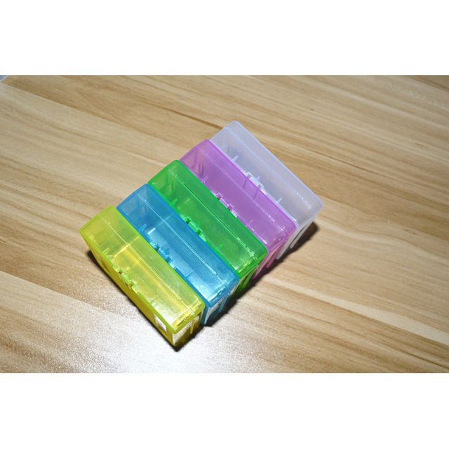 Hộp nhựa đựng và bảo quản 4 pin 18650 khi mang theo người