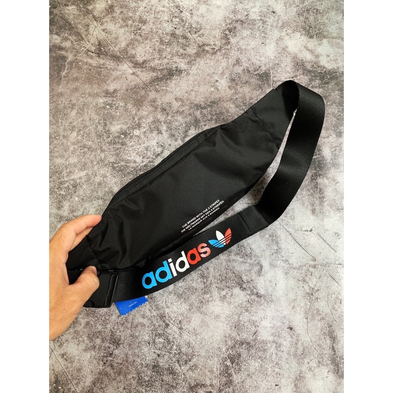 (TÚI XUẤT XỊN) B185 ESSENTIAL TRICOLOR WAIST BAG BLACK GN5455