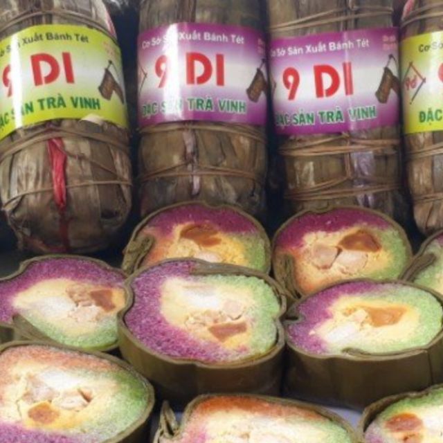 BÁNH TÉT TRÀ CUÔN 3 MÀU. (1 ĐÒN 1,1KG-1,2KG)( ĐẶC SẢN TRÀ VINH)  BÁNH CÓ SẴN.