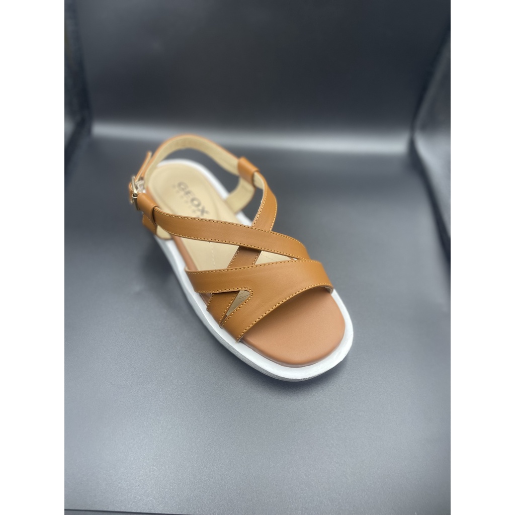 Sandal nữ xuất dư thương hiệu G.e.o.x quai da bò nguyên miếng, đế eva siêu mềm dẻo và êm ái.
