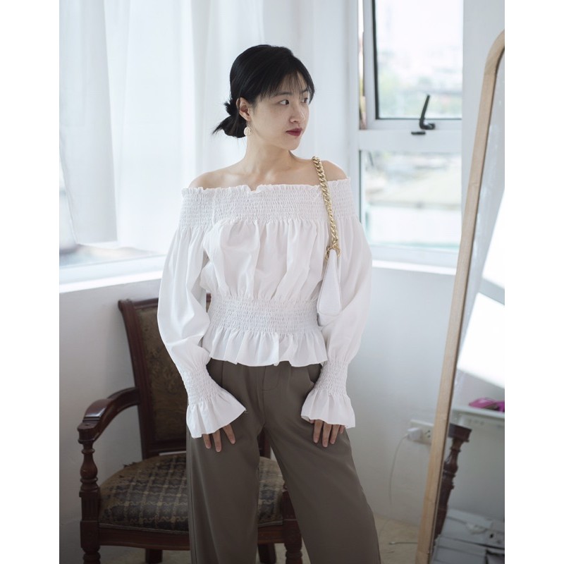 Áo trắng trễ vai