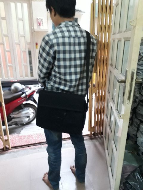 Túi đeo chéo thời trang nam nữ AVUH (Đen) | BigBuy360 - bigbuy360.vn