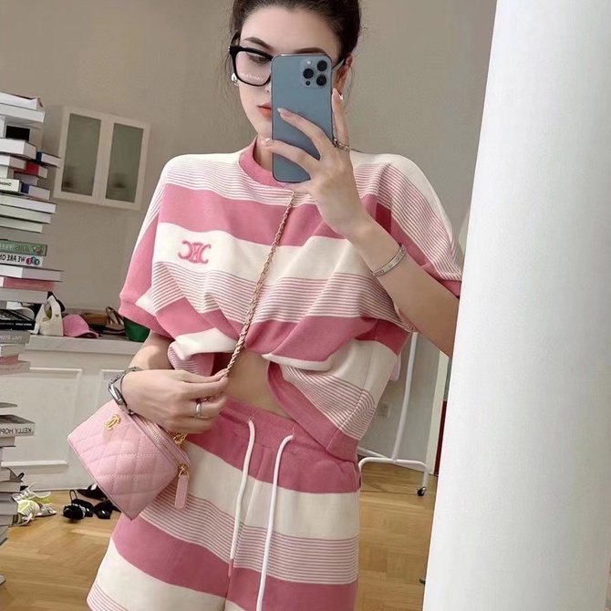 Set đồ ZHELIHANGFEI gồm áo thun tay ngắn và quần ngắn lưng cao thêu họa tiết thời trang trẻ trung