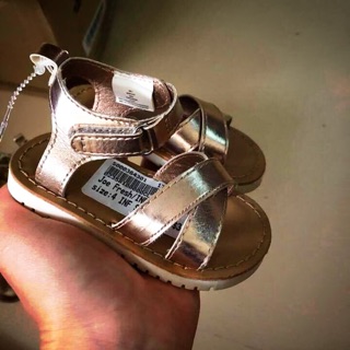 Giày sandal cho bé gái