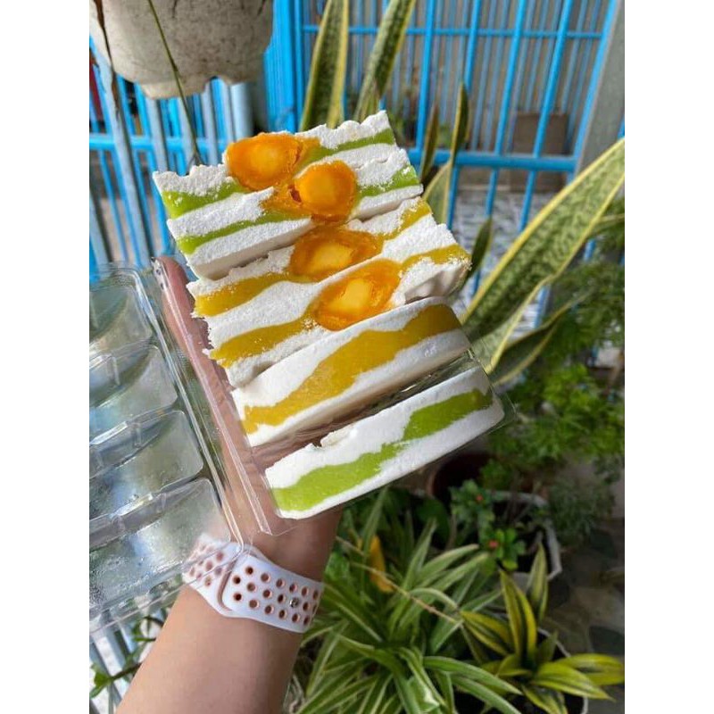 Bánh in trứng muối hộp 4 bánh 500g