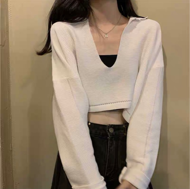 Áo croptop cổ V xẻ len tăm Châu Bùi