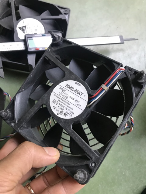 Quạt delta,nmb 12v 1.6A đến 3.0A, vuông 12cm
