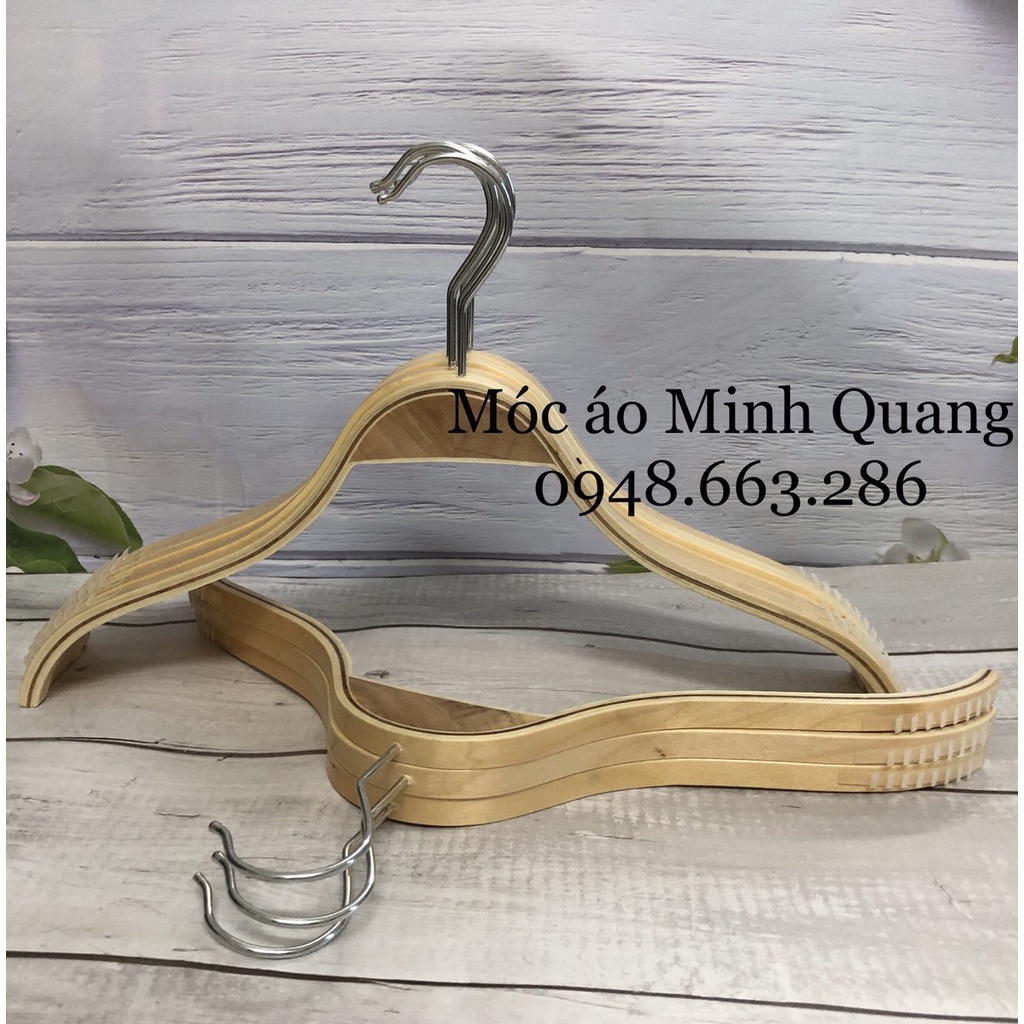 móc treo quần áo-mắc thiết kế đệm vai chống trượt-có 2 loại làm bằng nhựa hoặc gỗ