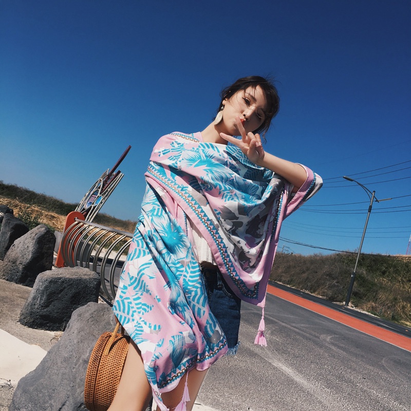 Khăn lụa đi biển hoạ tiết xanh hồng, khăn choàng bản rộng che nắng phong cách vintage