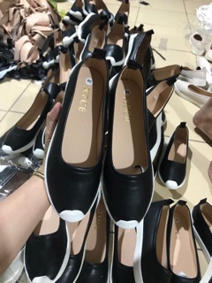 Giày thể thao mẫu mới