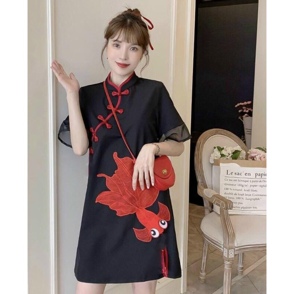 Đầm Suông Màu Đen Cổ Tàu, Sườn Xám Cách Tân Thêu Nổi Họa Tiết Con Cá Xẻ Tà Trang Trí Thời Trang Quảng Châu 2021. | BigBuy360 - bigbuy360.vn