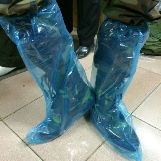 4 chiếc ủng ( 2 đôi ) loại to rộng