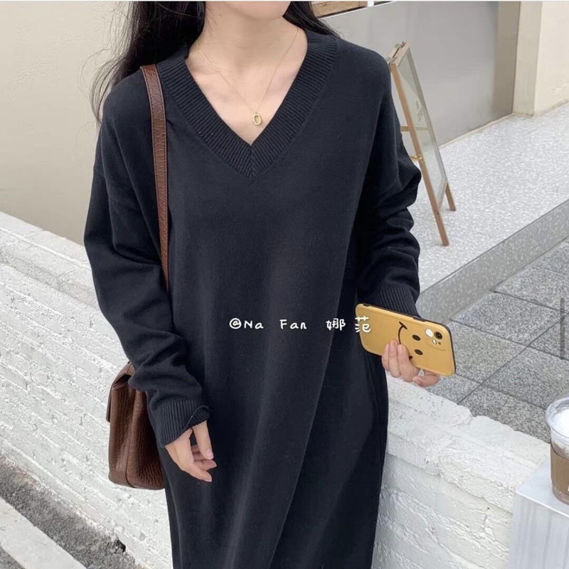 Váy len dài cổ V