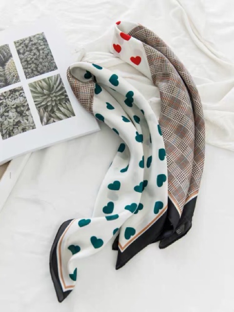 Khăn turban lụa vuông size 70x70cm in hình trái tim