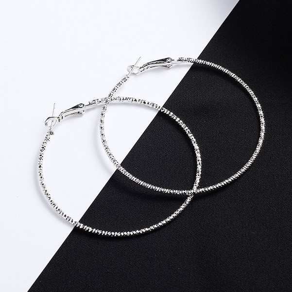 Bông tai nữ khoen tròn to kiểu gân viền sang trọng - namimi house