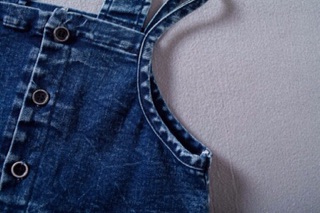 Sét yếm jeans kèm áo bé trai