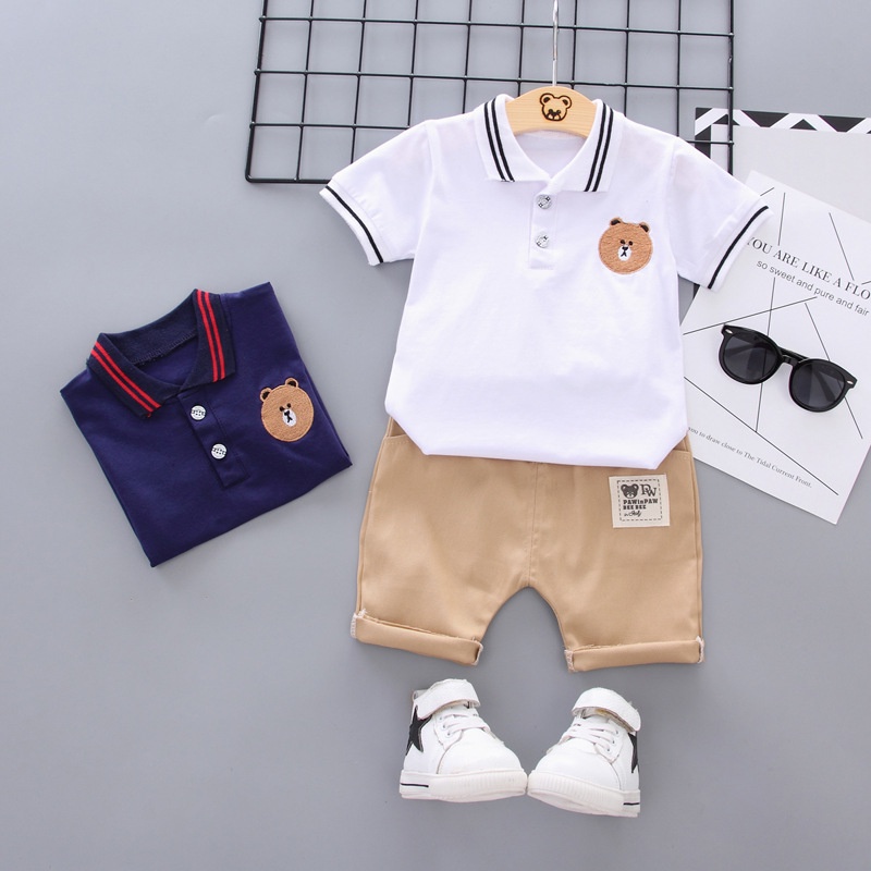 Set đồ 2 mảnh gồm áo thun polo họa tiết gấu hoạt hình + quần short dễ thương cho bé trai