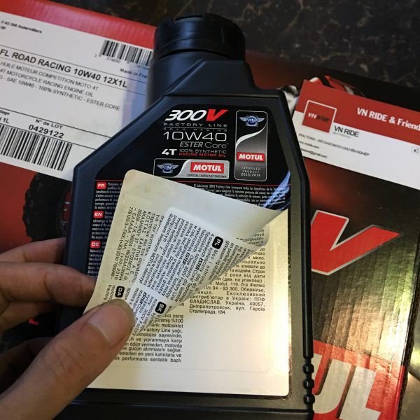 Nhớt motul 300v 10W40 - 5W40 tem 3 lớp Châu Âu